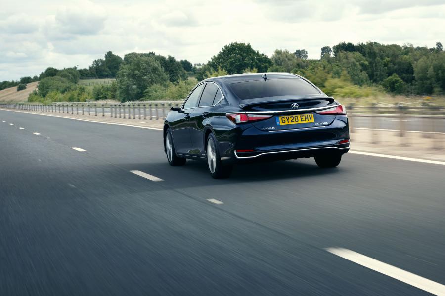  Lexus ES300h with Digital Door Monitors 2020 года  (UK) (фото 14 из 40)